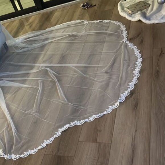 WEDDING Sequin Petal Shape Wedding Bridal Veil With Metal Comb IVORY - Picture 9 of 10